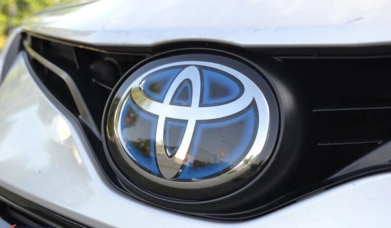 TOYOTA Camry | FWD (przód) | Automatyczna | 178 KM | Srebrny full
