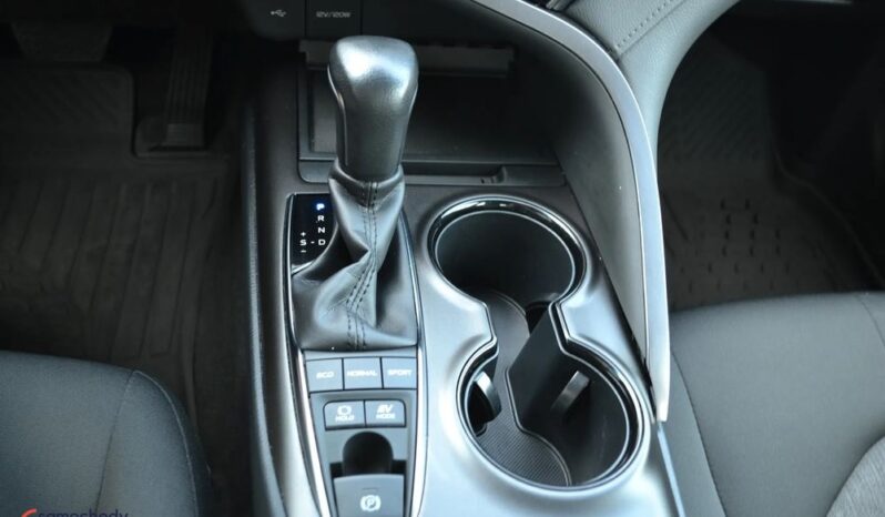 TOYOTA Camry | FWD (przód) | Automatyczna | 178 KM | Srebrny full