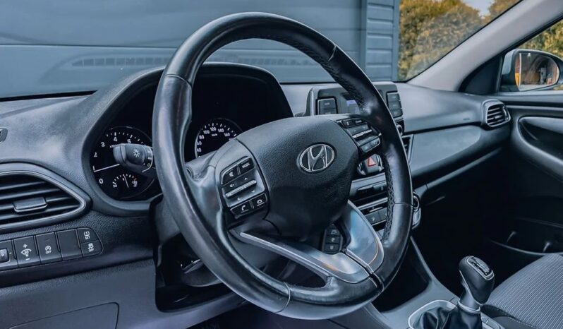 HYUNDAI I30  | FWD (przód) | Manualna | 110 KM | Srebrny full