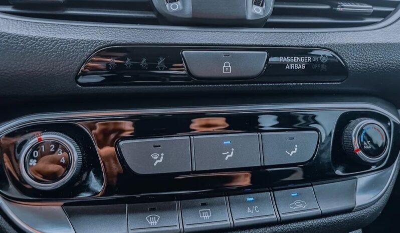 HYUNDAI I30  | FWD (przód) | Manualna | 110 KM | Srebrny full