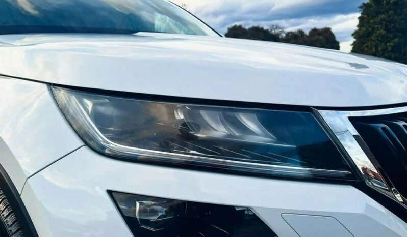 SKODA Kodiaq  | 4×4 (doł. ręcznie) | Automatyczna | 150 KM | Biały full