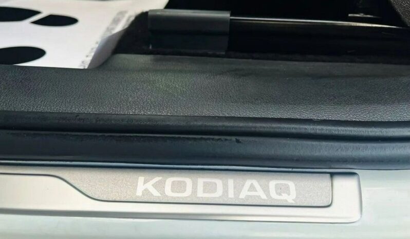 SKODA Kodiaq  | 4×4 (doł. ręcznie) | Automatyczna | 150 KM | Biały full