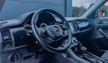 SKODA Kodiaq  | 4×4 (doł. ręcznie) | Automatyczna | 150 KM | Biały full