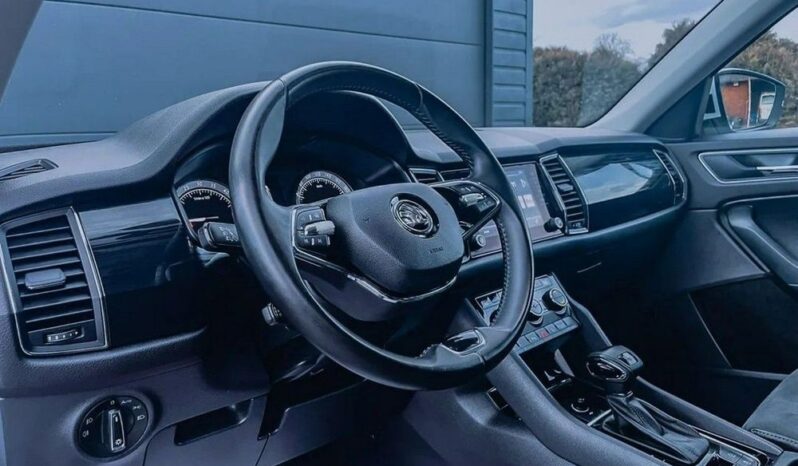 SKODA Kodiaq  | 4×4 (doł. ręcznie) | Automatyczna | 150 KM | Biały full