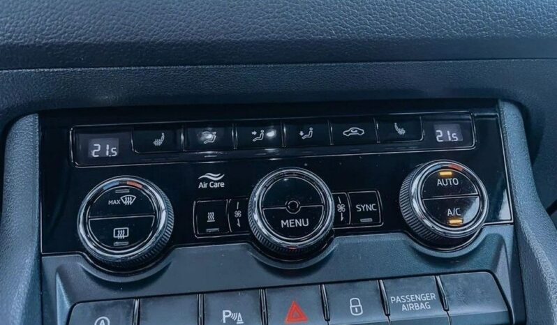 SKODA Kodiaq  | 4×4 (doł. ręcznie) | Automatyczna | 150 KM | Biały full