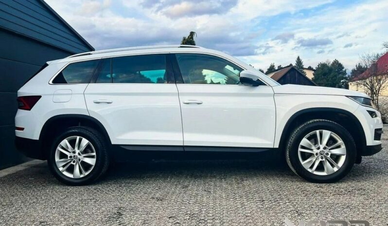 SKODA Kodiaq  | 4×4 (doł. ręcznie) | Automatyczna | 150 KM | Biały full