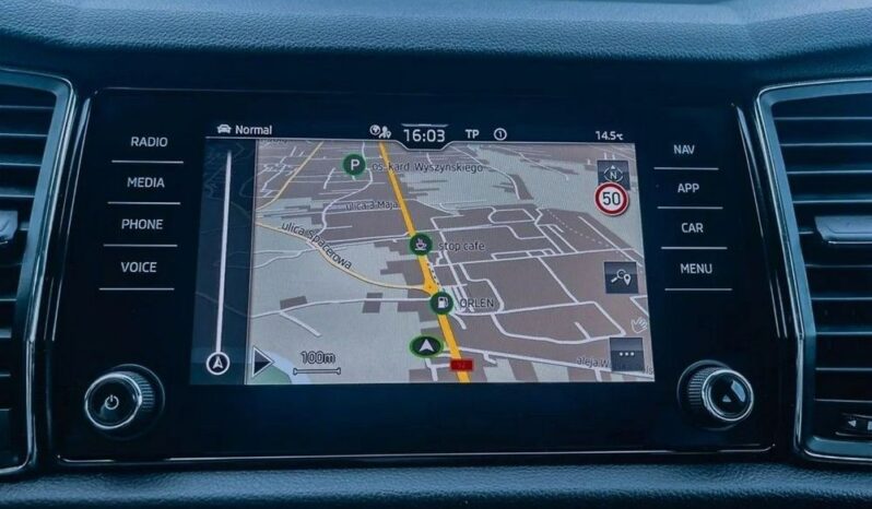 SKODA Kodiaq  | 4×4 (doł. ręcznie) | Automatyczna | 150 KM | Biały full