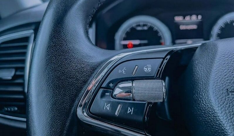 SKODA Kodiaq  | 4×4 (doł. ręcznie) | Automatyczna | 150 KM | Biały full