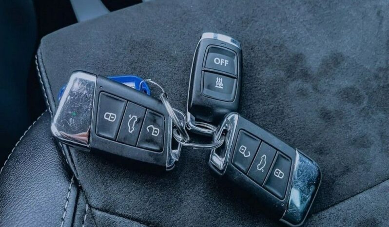 SKODA Kodiaq  | 4×4 (doł. ręcznie) | Automatyczna | 150 KM | Biały full
