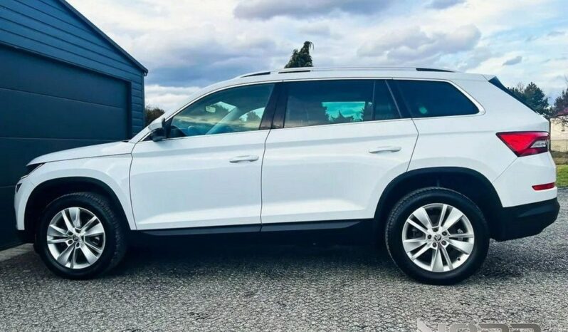 SKODA Kodiaq  | 4×4 (doł. ręcznie) | Automatyczna | 150 KM | Biały full