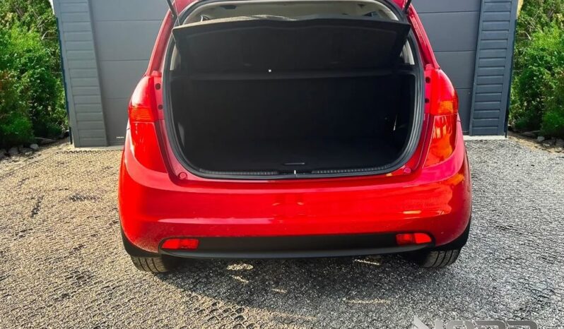 KIA Venga  | FWD (przód) | Manualna | 90 KM | Czerwony full