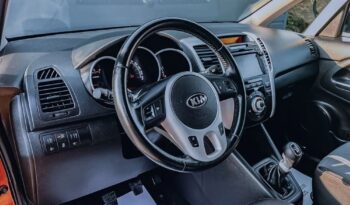 KIA Venga  | FWD (przód) | Manualna | 90 KM | Czerwony full