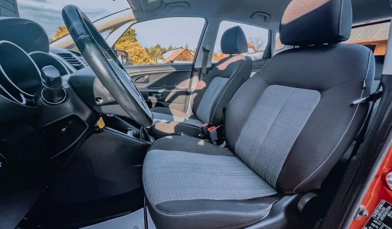 KIA Venga  | FWD (przód) | Manualna | 90 KM | Czerwony full