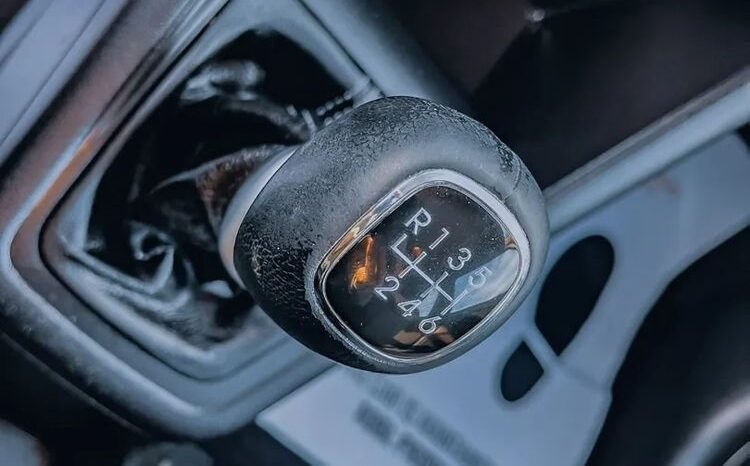 KIA Venga  | FWD (przód) | Manualna | 90 KM | Czerwony full