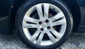 PEUGEOT 5008  | FWD (przód) | Manualna | 120 KM | Czarny full