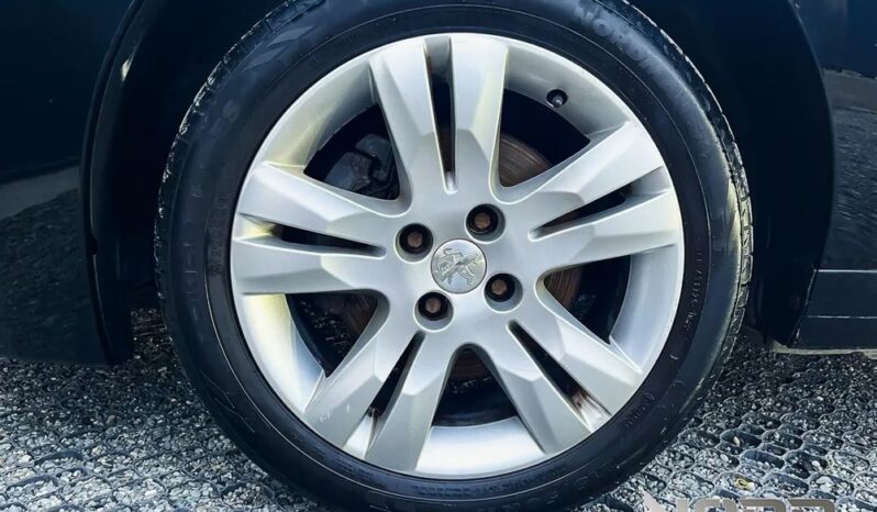 PEUGEOT 5008  | FWD (przód) | Manualna | 120 KM | Czarny full
