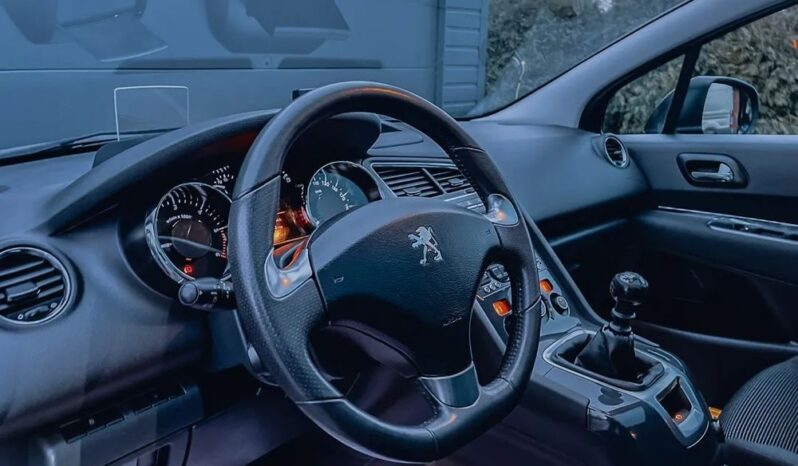 PEUGEOT 5008  | FWD (przód) | Manualna | 120 KM | Czarny full