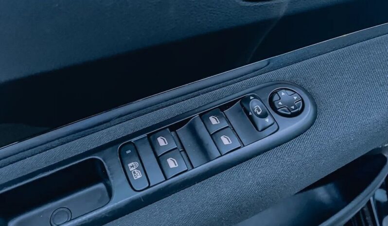 PEUGEOT 5008  | FWD (przód) | Manualna | 120 KM | Czarny full