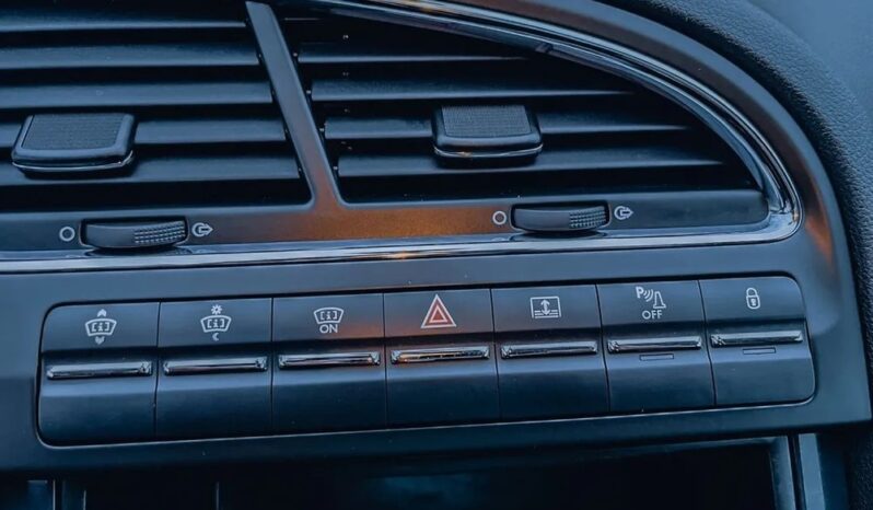 PEUGEOT 5008  | FWD (przód) | Manualna | 120 KM | Czarny full