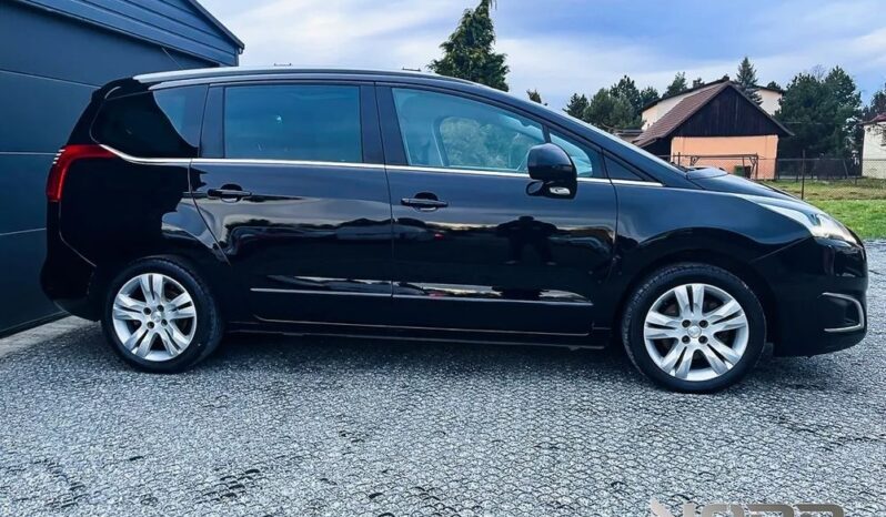 PEUGEOT 5008  | FWD (przód) | Manualna | 120 KM | Czarny full