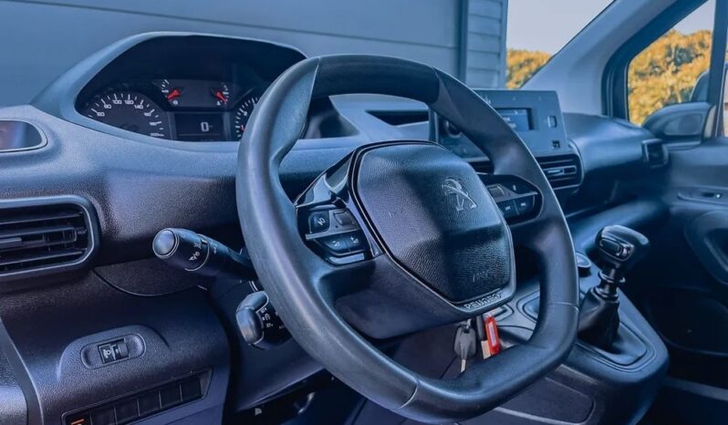 PEUGEOT Partner  | 4×4 (doł. automatycznie) | Manualna | 131 KM | Czerwony full