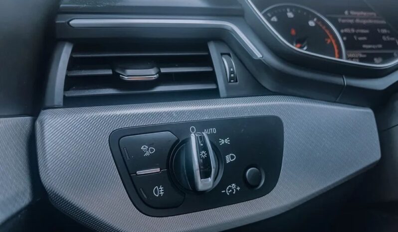 AUDI A4  | FWD (przód) | Automatyczna | 150 KM | Granatowy full