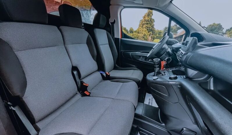 PEUGEOT Partner  | 4×4 (doł. ręcznie) | Manualna | 131 KM | Czerwony full