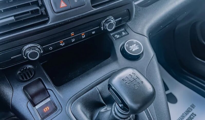 PEUGEOT Partner  | 4×4 (doł. ręcznie) | Manualna | 131 KM | Czerwony full