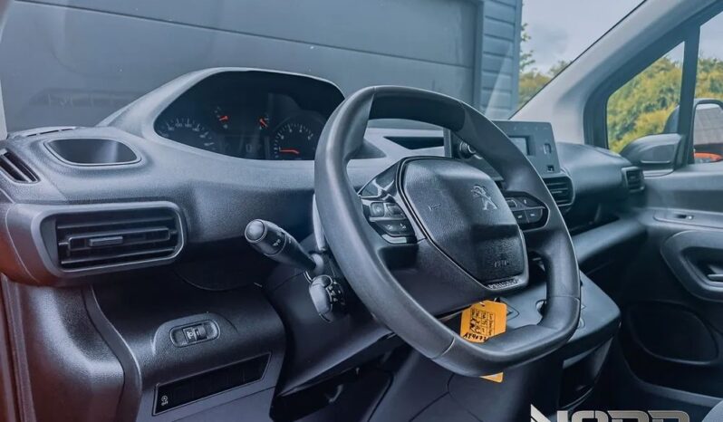 PEUGEOT Partner  | FWD (przód) | Automatyczna | 131 KM | Czerwony full