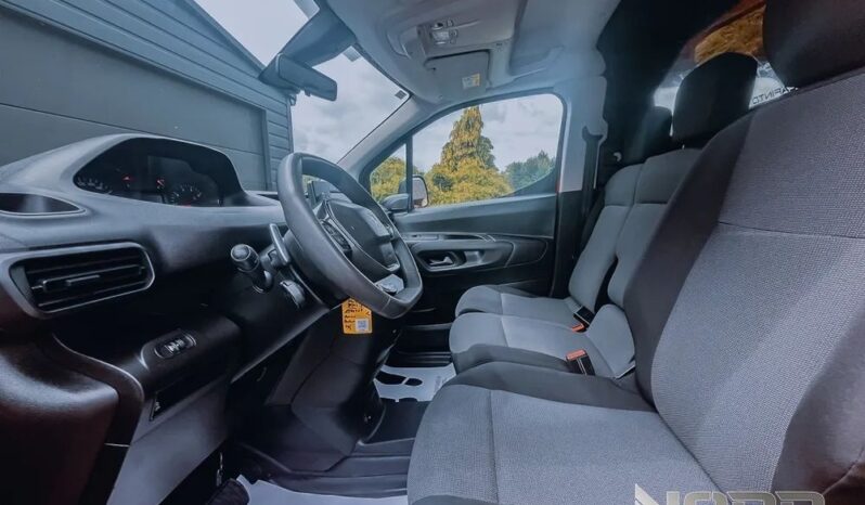 PEUGEOT Partner  | FWD (przód) | Automatyczna | 131 KM | Czerwony full