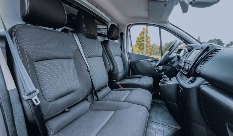 OPEL Vivaro | FWD (przód) | Manualna | 120 KM | Srebrny full