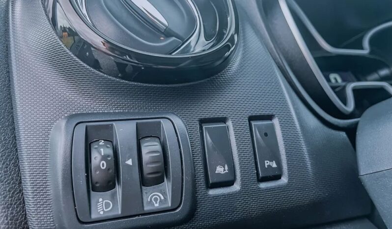 OPEL Vivaro | FWD (przód) | Manualna | 120 KM | Srebrny full