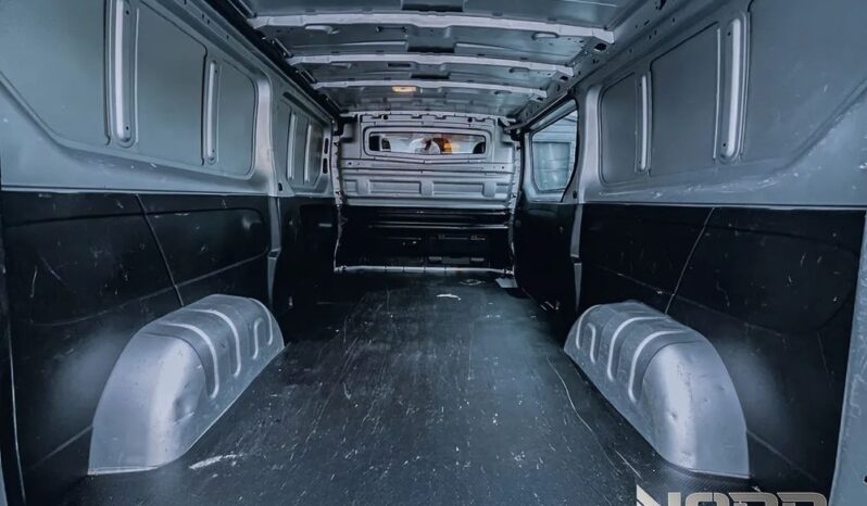 OPEL Vivaro | FWD (przód) | Manualna | 120 KM | Srebrny full