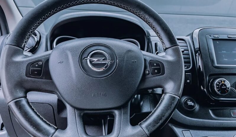 OPEL Vivaro | FWD (przód) | Manualna | 120 KM | Srebrny full