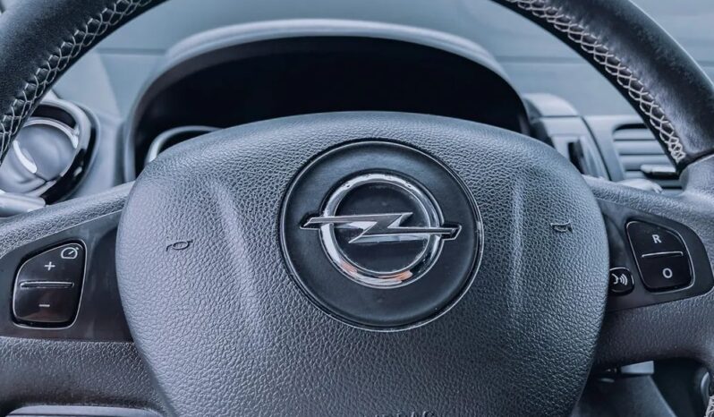 OPEL Vivaro | FWD (przód) | Manualna | 120 KM | Srebrny full