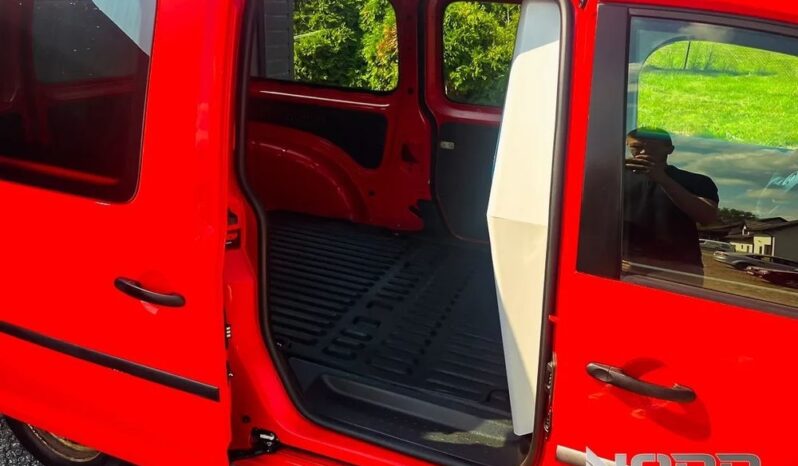 VOLKSWAGEN Caddy | FWD (przód) | Automatyczna | 102 KM | Czerwony full