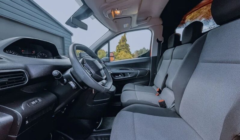 PEUGEOT Partner  | 4×4 (doł. ręcznie) | Automatyczna | 131 KM | Czerwony full