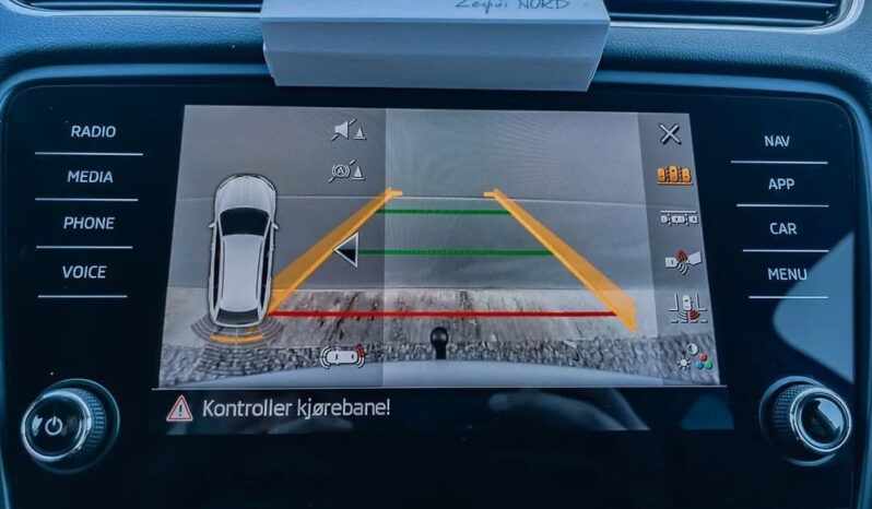SKODA Octavia  | FWD (przód) | Automatyczna | 115 KM | Srebrny full