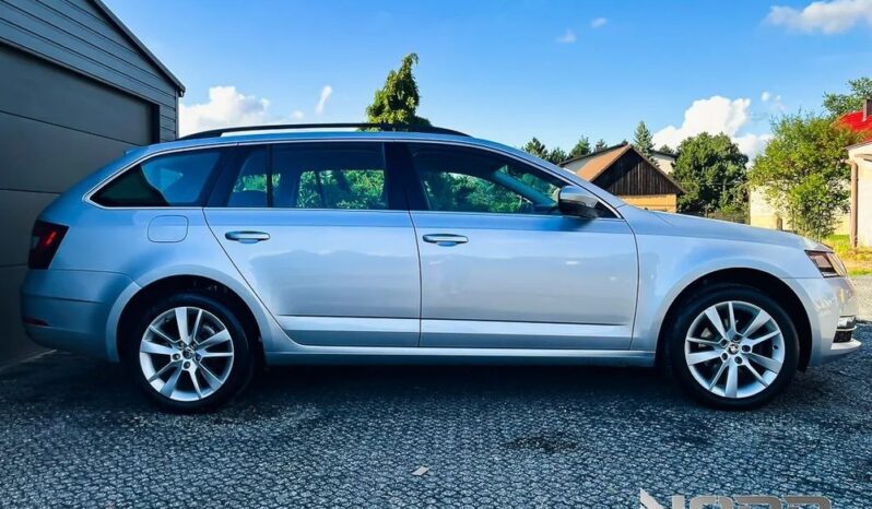 SKODA Octavia  | FWD (przód) | Automatyczna | 115 KM | Srebrny full