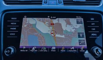SKODA Octavia  | FWD (przód) | Automatyczna | 115 KM | Srebrny full