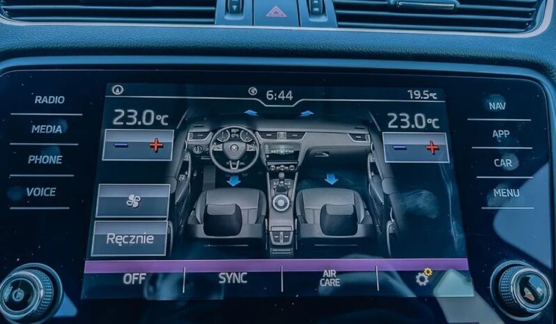 SKODA Octavia  | FWD (przód) | Automatyczna | 115 KM | Srebrny full