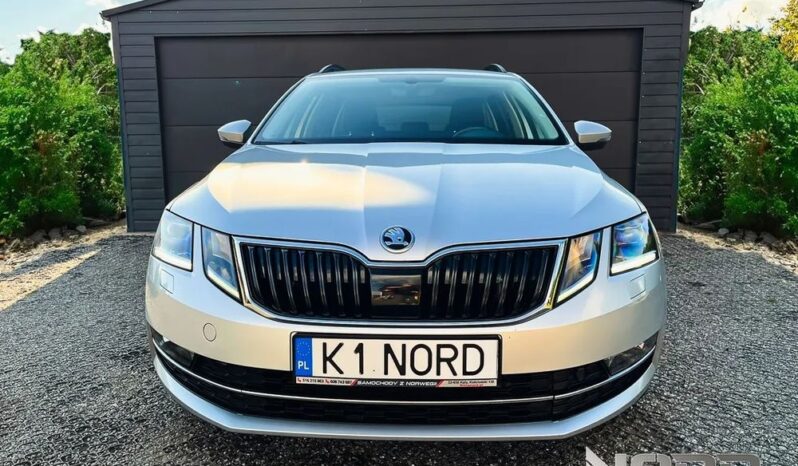 SKODA Octavia  | FWD (przód) | Automatyczna | 115 KM | Srebrny full