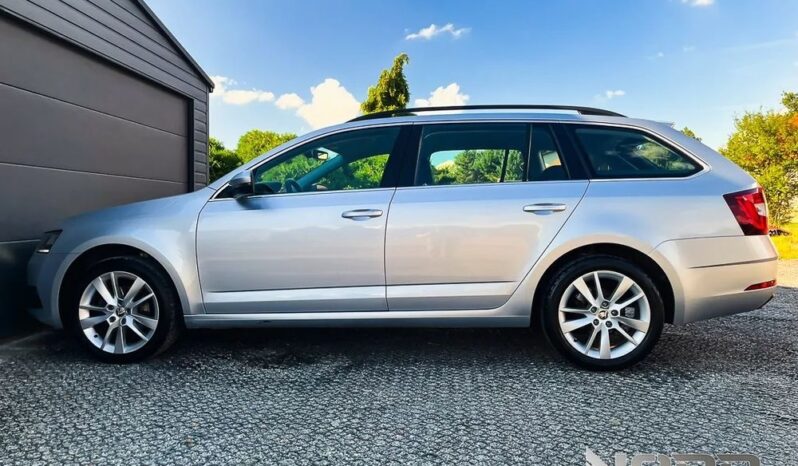 SKODA Octavia  | FWD (przód) | Automatyczna | 115 KM | Srebrny full