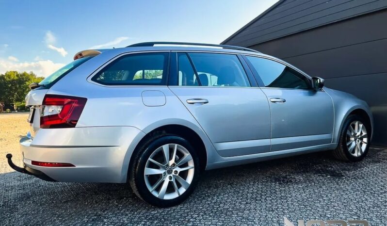 SKODA Octavia  | FWD (przód) | Automatyczna | 115 KM | Srebrny full