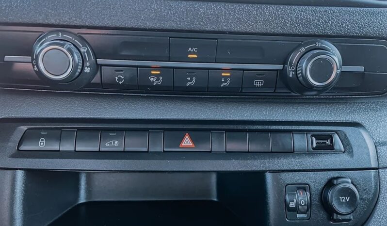 TOYOTA ProAce | 4×4 (doł. ręcznie) | Manualna | 122 KM | Czarny full