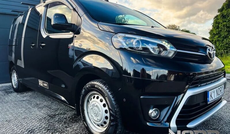 TOYOTA ProAce | 4×4 (doł. ręcznie) | Manualna | 122 KM | Czarny full