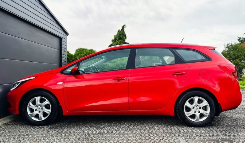 KIA Ceed  | FWD (przód) | Manualna | 135 KM | Czerwony full