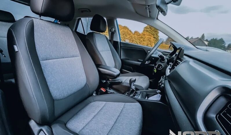 KIA Stonic  | FWD (przód) | Manualna | 100 KM | Niebieski full