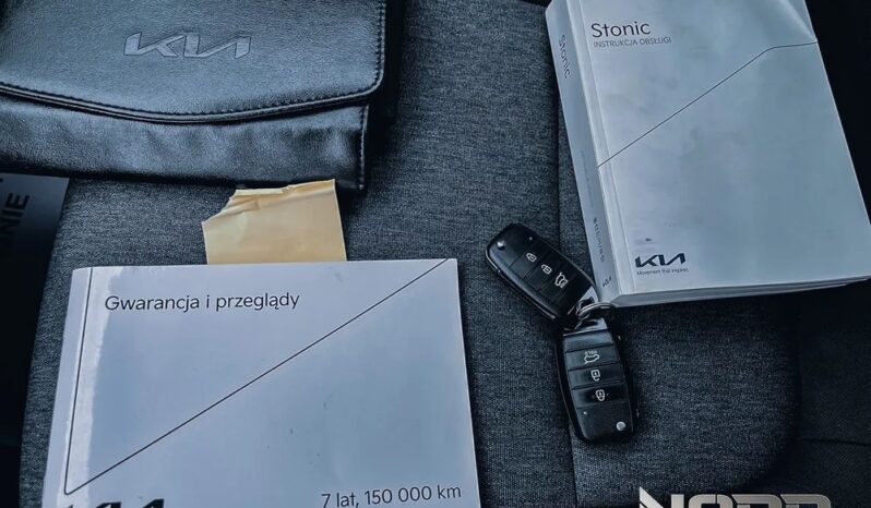 KIA Stonic  | FWD (przód) | Manualna | 100 KM | Niebieski full
