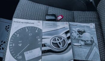 TOYOTA Auris  | FWD (przód) | Automatyczna | 136 KM | Srebrny full